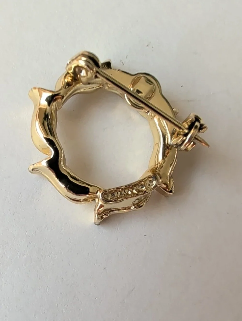 Vintage Gold Tone Leaf Wreath Brooch